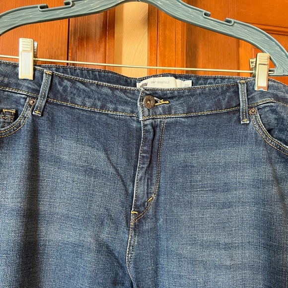 Levi’s Women’s 590 Bootcut Blue Jeans - Picture 2 of 5